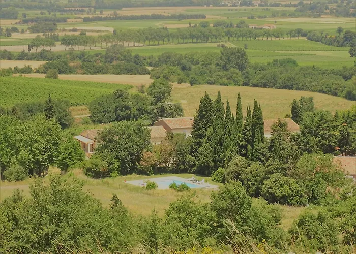 Domaine De La Petite Tour Konukevi